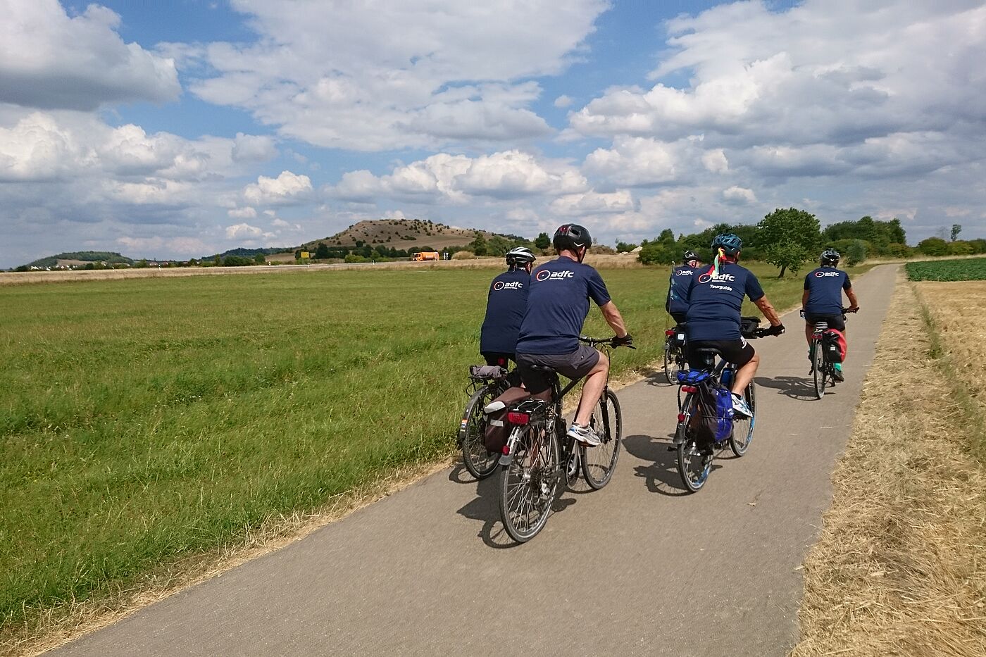 ADFC-Radlergruppe von hinten