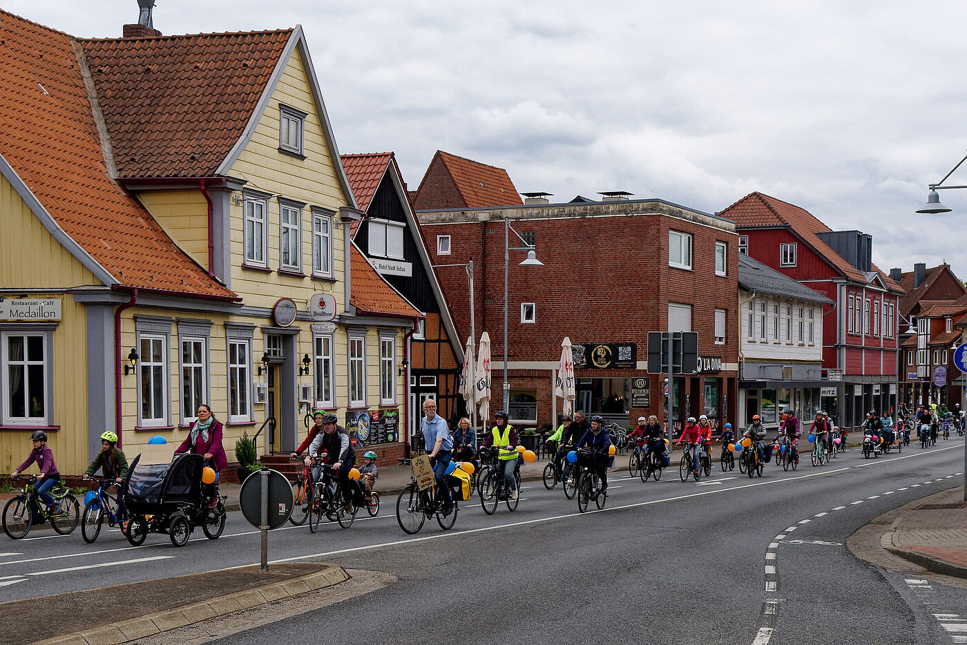 Der Demonstrationszug in der Poststraße