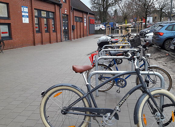 Fahrradparken vorm Supermarkt