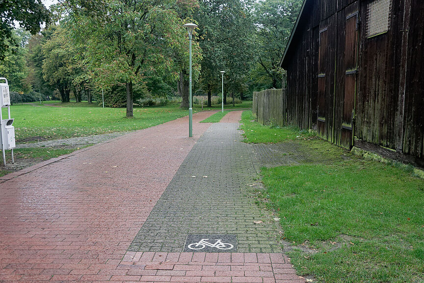 Die Wege im Böhmepark sind in die Jahre gekommen. Die Wege im Böhmepark sind in die Jahre gekommen.