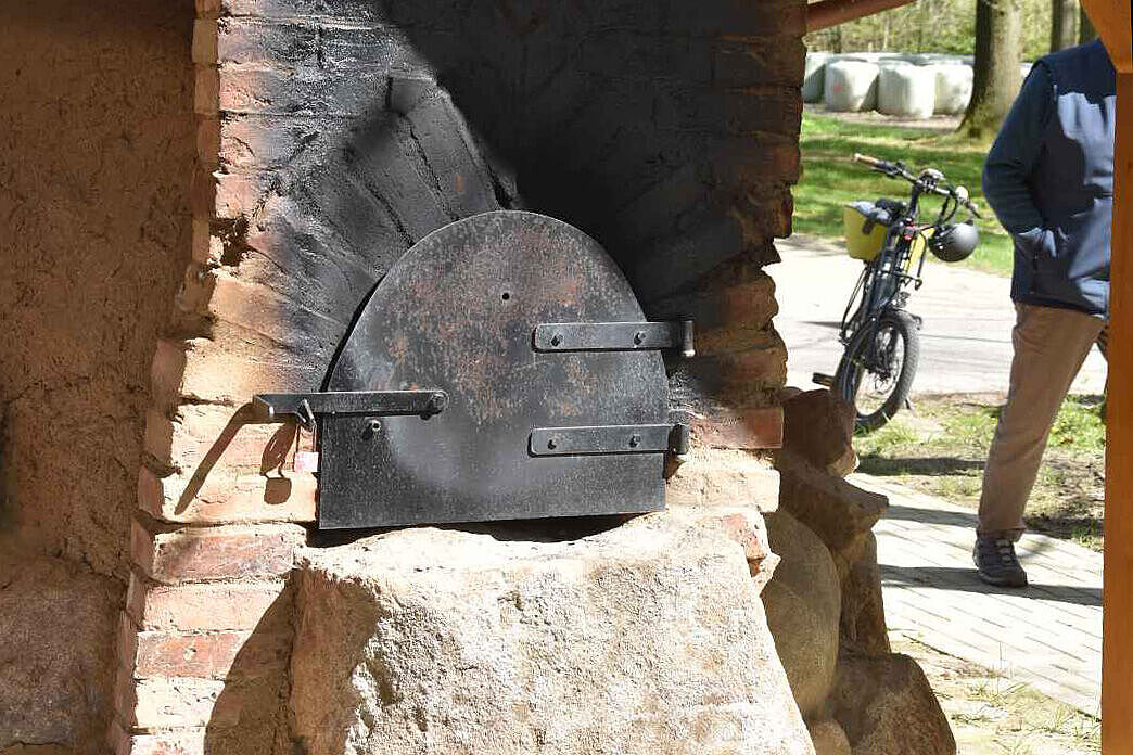 Backofen in Woltem Tour zum Postmeilenstein bei Wehnsen